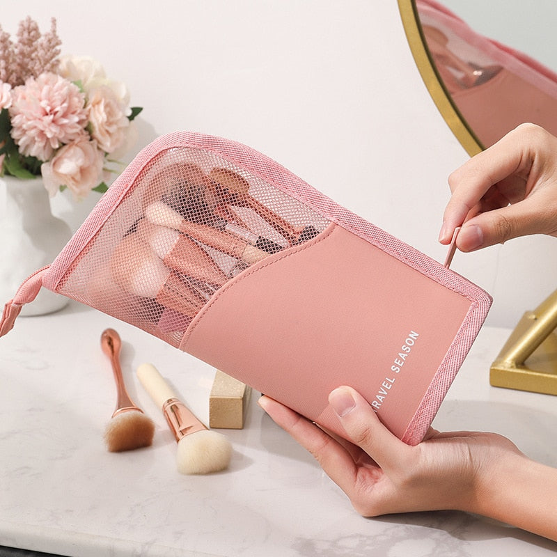 PURDORED Trousse de toilette transparente avec support et fermeture éclair, idéale pour les voyages. Porte-pinceaux de maquillage et organisateur.