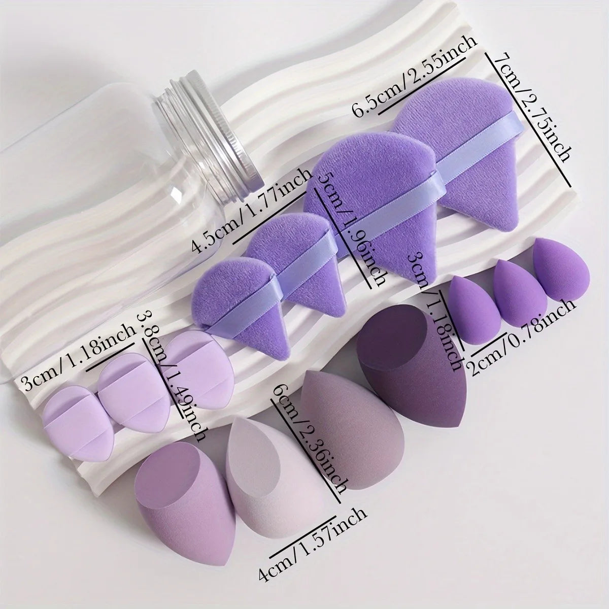 THEMEASHOP™ ÉPICERIE-  Ensemble de 14 éponges à maquillage triangulaires violettes, roses et noires pour estomper et appliquer la poudre.