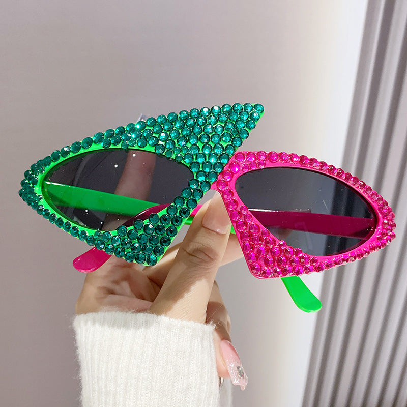 THEMEASHOP™  FEMME- Lunettes de soleil triangulaires à strass style extraterrestre, lunettes rétro, lunettes de soleil de soirée pour femmes, lunettes de soleil résistantes aux UV