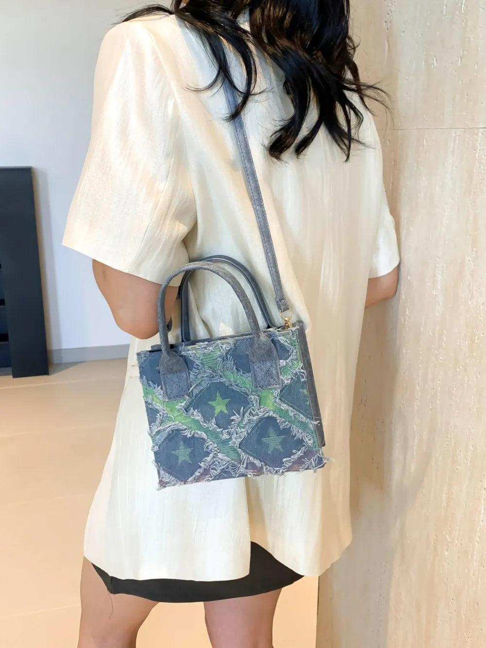 Sac bandoulière à carreaux à bords francs