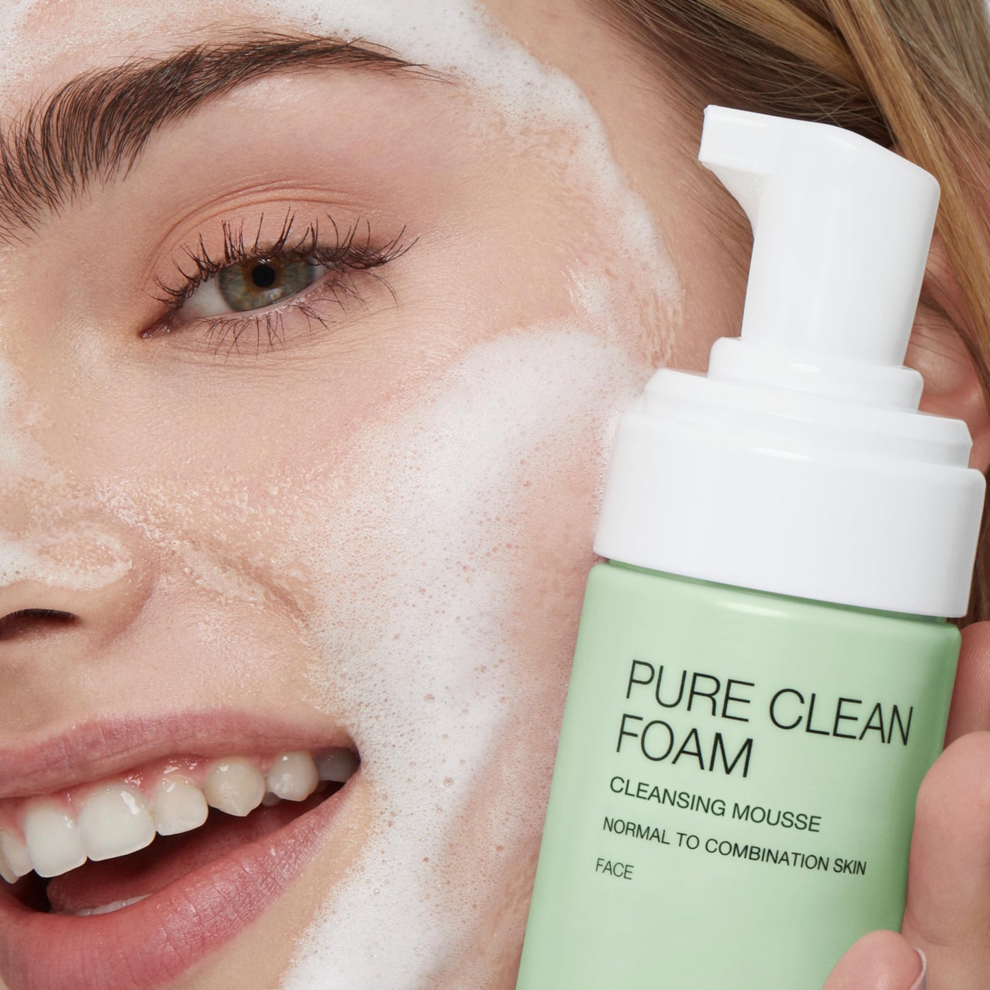 KIKO Milano Pure Clean Wipes Mini, Lingettes Démaquillantes Visage, Contour Des Yeux Et Lèvres Au Format Mini