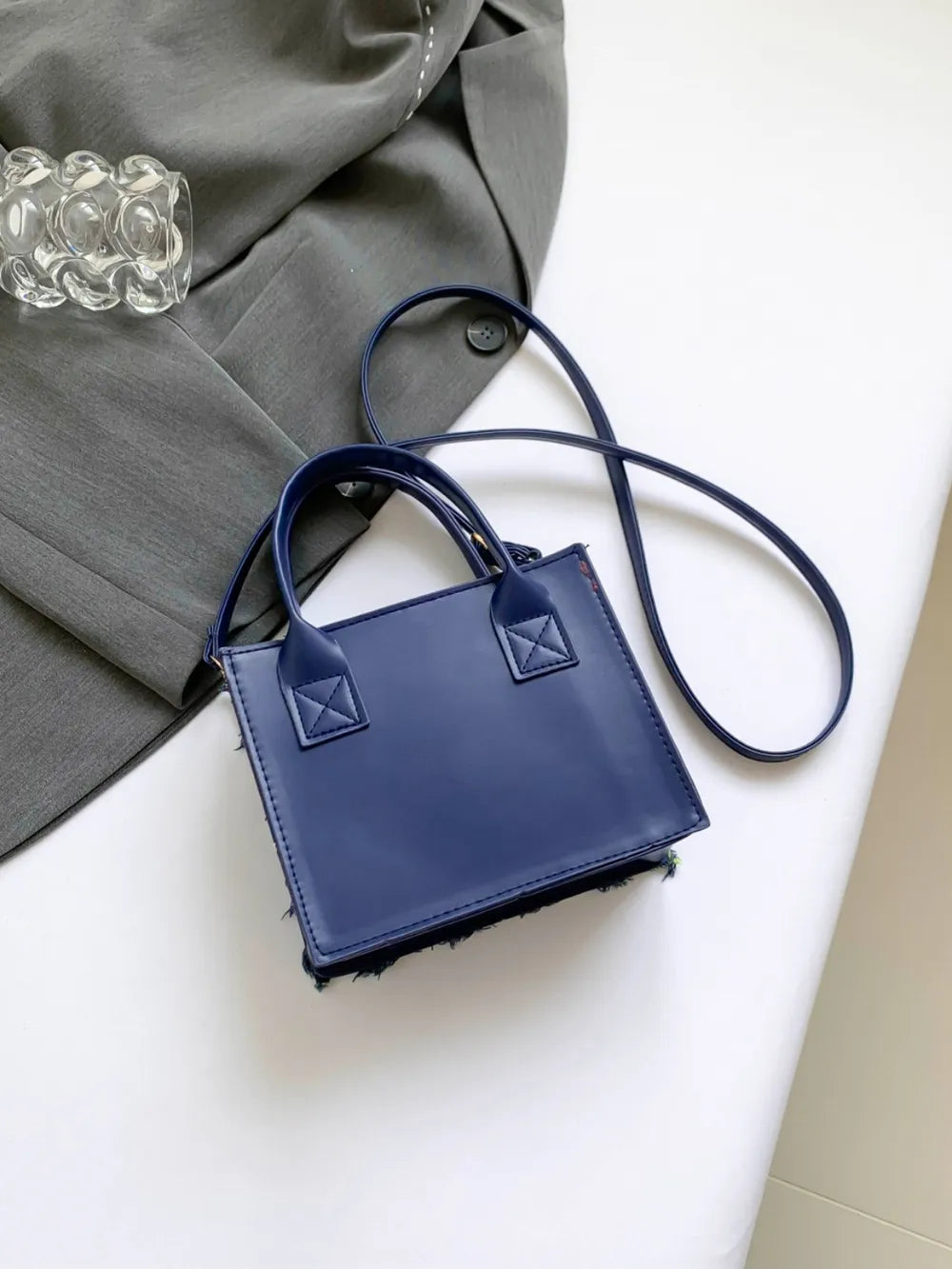 Sac bandoulière à carreaux à bords francs