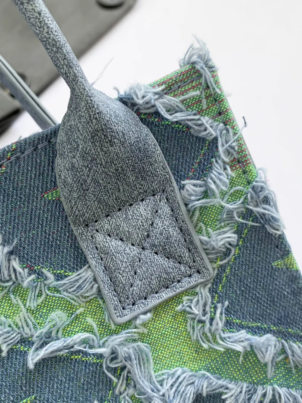 Sac bandoulière à carreaux à bords francs