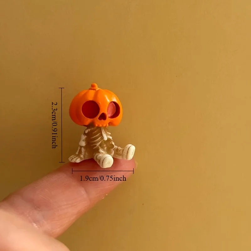 THEMEASHOP™- 4Pcs Halloween Mini Figurines Set, Spooky Resin Decor with Pumpkins Ghosts Skulls for Party Home Garden Decoration