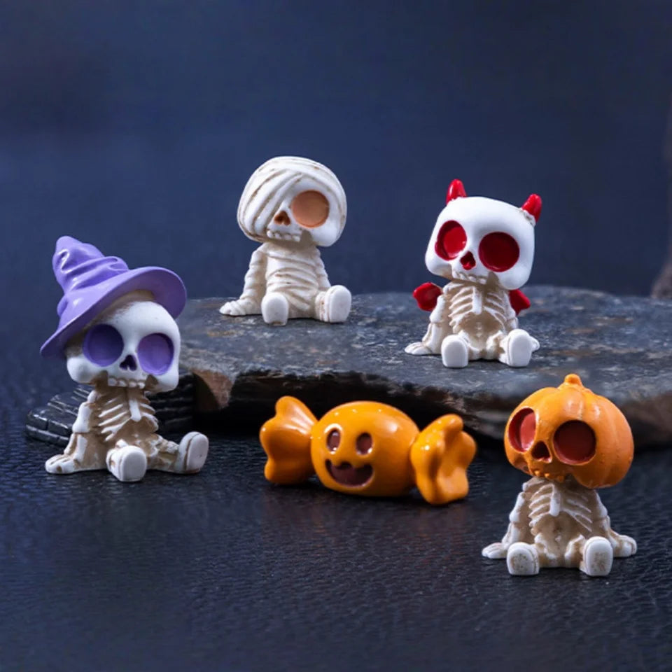THEMEASHOP™- 4Pcs Halloween Mini Figurines Set, Spooky Resin Decor with Pumpkins Ghosts Skulls for Party Home Garden Decoration